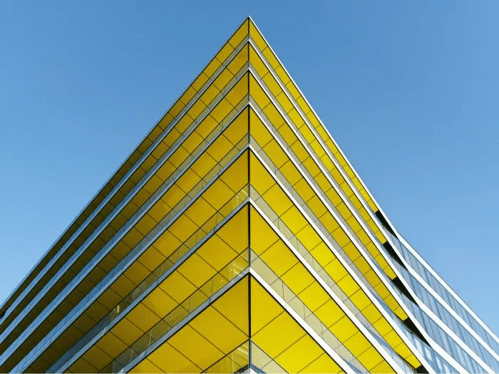 angle-immeuble-jaune